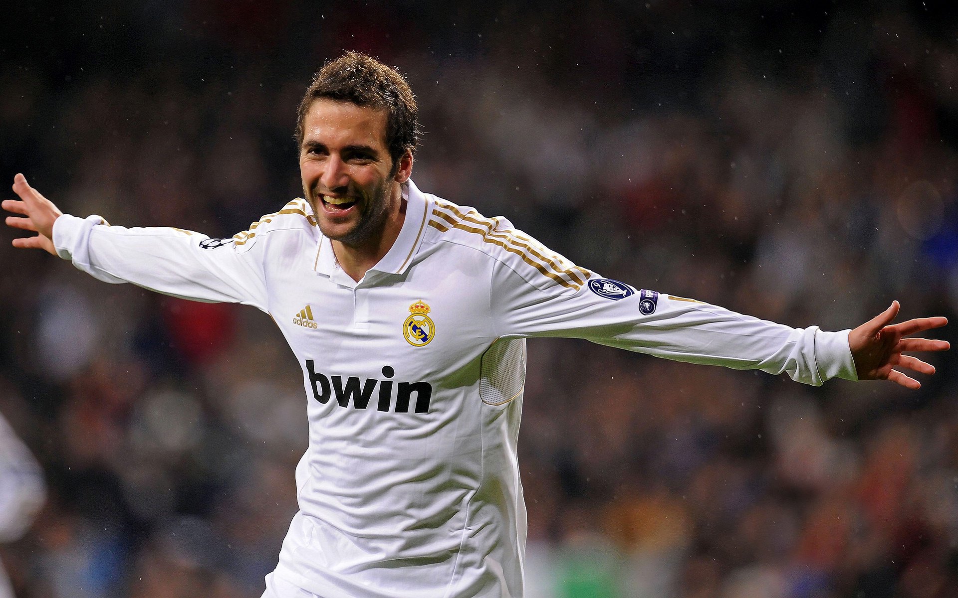 德甲第九轮拜仁慕尼黑三比零击败勒沃库森，新赛季15场全胜！，拜仁慕尼黑联赛